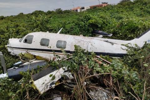 Avião de pequeno porte cai em município do Vale do Itajaí, em Santa Catarina; veja fotos