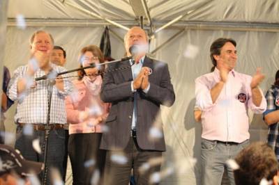 José Milton e Beth Tiscoski prestigiam comício de Dilnei e Sasso