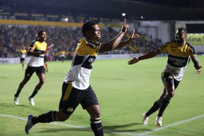 Fotos: confrontos entre Criciúma e Athletic são marcados por expulsões; relembre