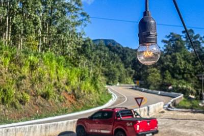 Inauguração na Serra da Rocinha: luz para moradores e comerciantes