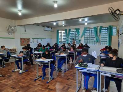 No primeiro dia de aulas presenciais, acréscimo de 19% de alunos nas escolas