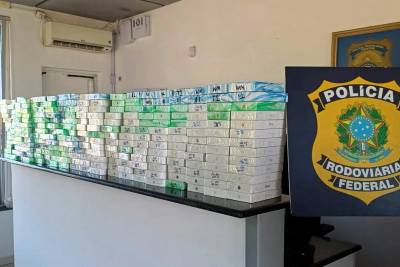 PRF apreende carga milionária de aparelhos eletrônicos importados ilegalmente em SC