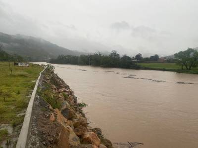 Chuvas em SC: Rio Tubarão pode ser acompanhado por imagens ao vivo durante o fim de semana
