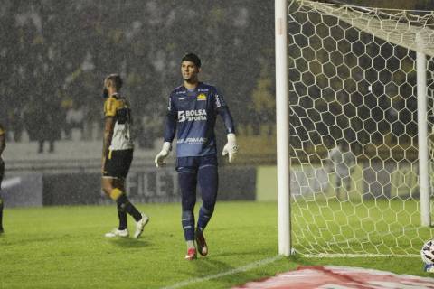 ‘Foi muita luta até chegar nesse momento’, avalia Pedro sobre estreia na Série B