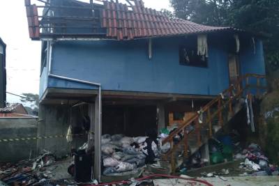 Fotos: incêndio em fábrica de estopa mobiliza bombeiros em Criciúma