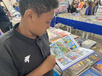 Feira Literária de Balneário Rincão incentiva leitura e criatividade das crianças