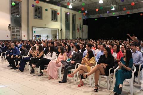 Acadêmicos de 11 cursos da UniSatc colam grau em gabinete nesta quinta-feira 