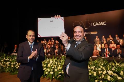Juliano Mandelli toma posse na OAB SC