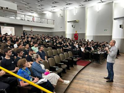 Alunos dos Cursos Técnicos da Satc participam de reunião sobre programas de estágio