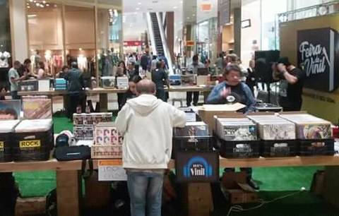 Fãs dos discos de vinil têm encontro no Nações Shopping