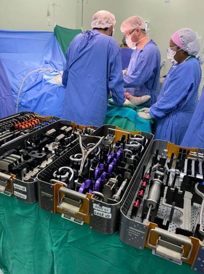 Primeira cirurgia com prótese importada de joelho para paciente do SUS é realizada hoje em Criciúma