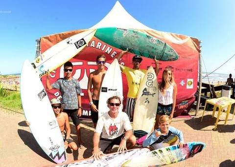 Campeões de surf são conhecidos em Imbituba