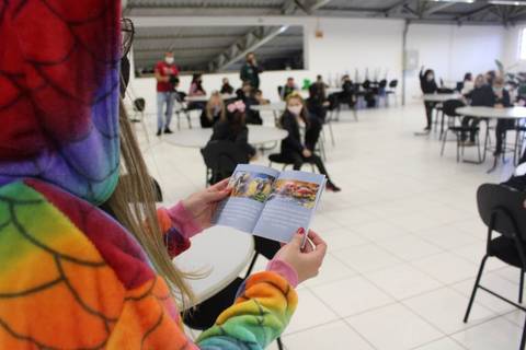 Estudantes do técnico em Design Gráfico criam livros infantis