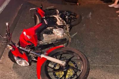 Duas pessoas ficam feridas após colisão entre carro e moto na SC-108