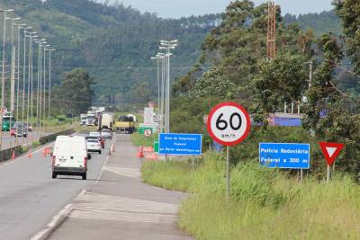 Saiba os locais com redução de velocidade na BR-101