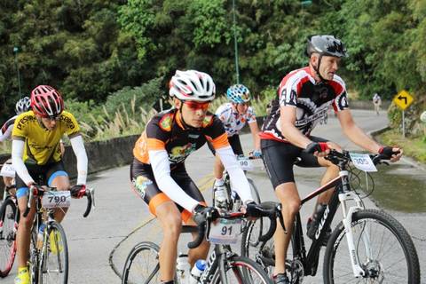 Desafio reúne 1.500 ciclistas na Serra