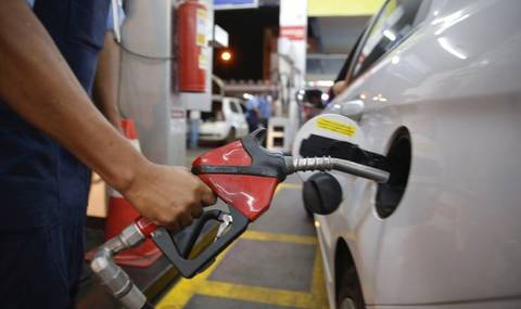 Sindipetro aciona Justiça Federal para garantir circulação de caminhões-tanque em SC 