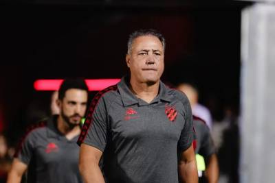 Próximo adversário do Criciúma na Série B anuncia saída de técnico