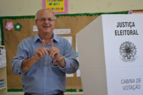 Dilnei e Sasso votaram nesta manhã em Araranguá   