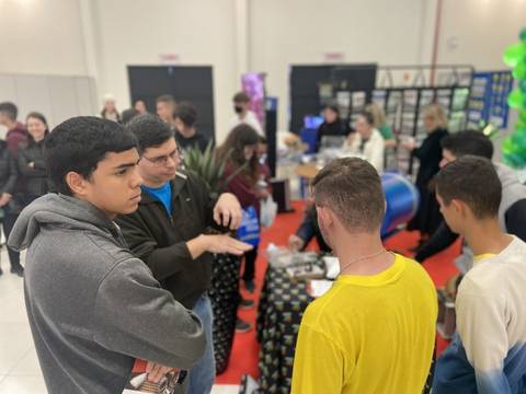 Unesc leva oportunidades à Feira de Profissões na Amesc