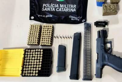 PM prende homem em flagrante por tráfico de drogas e posse irregular de munições no Sul de SC