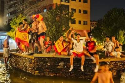 Vídeos: criciumense acompanha festa espanhola pelo título da Copa do Mundo nas ruas de Madri
