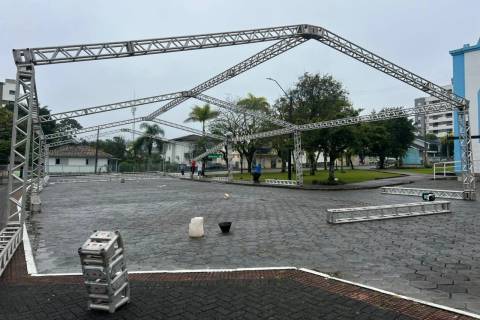 Siderópolis inicia montagem da estrutura para a Festa do Colono