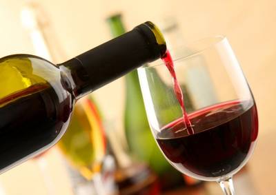 Bistek promove minicurso gratuito de vinhos e espumante