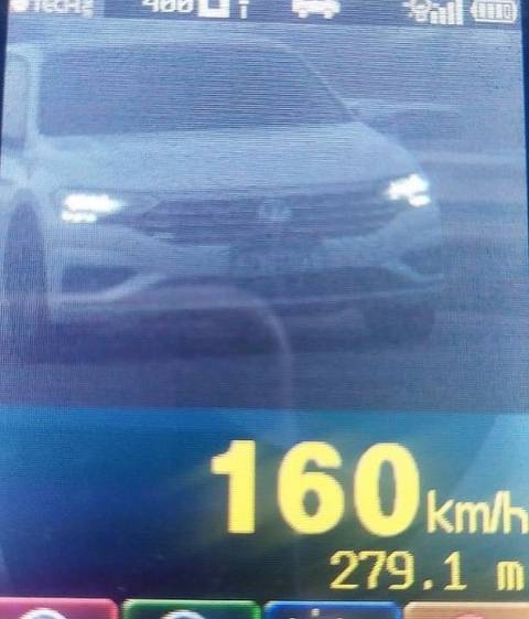 Santa Catarina: carro é flagrado a 160 km/h na BR-101 em Tijucas