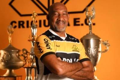Criciúma apresenta seu novo uniforme para a temporada; veja fotos