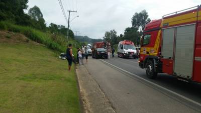 Motorista de caminhão dorme ao volante e colide na contramão na SC-370