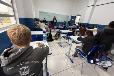 Cocal do Sul abre processo seletivo emergencial para professor de Matemática