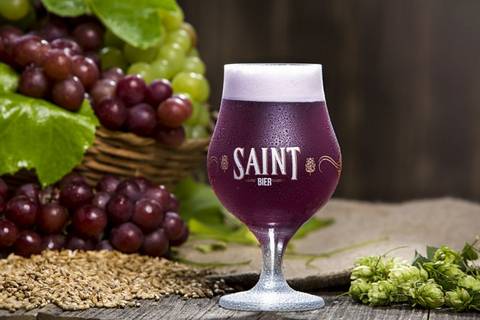 Cerveja com cor de vinho é o novo lançamento da Saint Bier