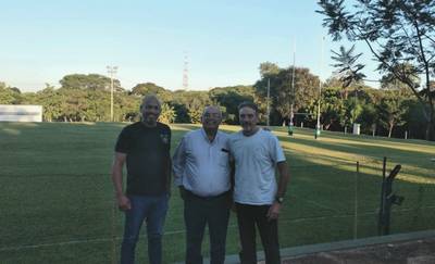 Representantes do Carvoeiros Rugby Clube buscam parcerias para jogos no Paraguai