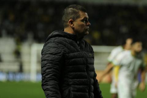 Louzer cita dificuldades após vitória contra o América-MG: ‘Faltou eficácia de matar o jogo’
