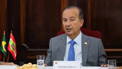 Jorginho Mello sanciona lei que veta cotas raciais no ensino superior de SC