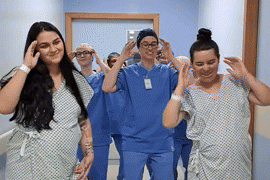 Dancinha pré-parto: mamães têm momento de distração e diversão