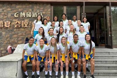 Meninas Carvoeiras estreiam com derrota em competição na China