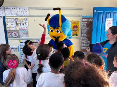 Acentra promove educação financeira e valores cooperativistas para mais de 220 estudantes em Tubarão