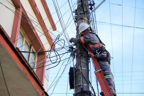Operação Limpa Fios recolhe quase meia tonelada de cabos inutilizados em Criciúma