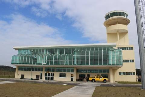 Governador Jorginho Mello assina processo de concessão do aeroporto de Jaguaruna 