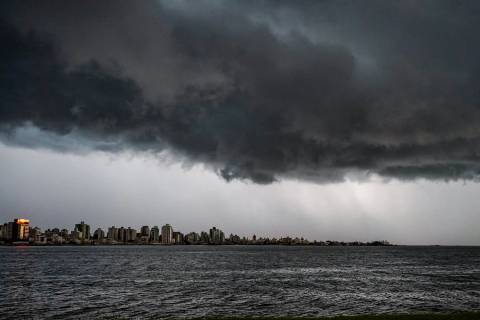 Após amanhecer congelante, Santa Catarina se prepara para chegada de temporais
