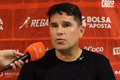 Barroca analisará questão física de jogadores para montar time que enfrentará o Criciúma