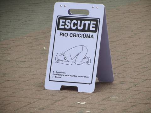 Prefeitura esclarece retirada de placas da praça 