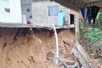 Chuva causa alagamentos, deslizamentos e queda de granizo em cidades do Sul de SC