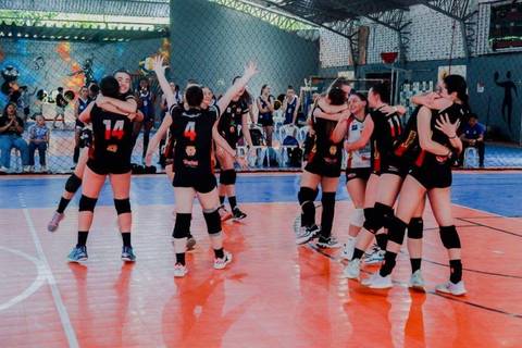 Vôlei feminino conquista vaga na etapa final do Brasileiro Interclubes Sub-17