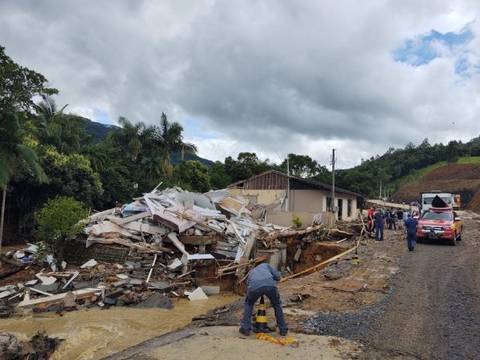Governo de SC prorroga recolhimento de ICMS de municípios em calamidade pública
