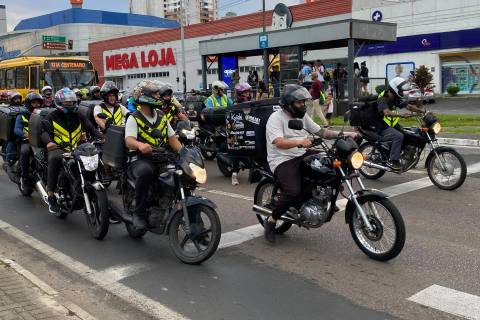 Manifestação reúne motoboys após abordagem de agentes de trânsito em Criciúma
