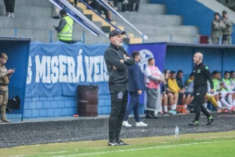 Técnico do Caravaggio descarta 'zebra' após derrota e comenta perda de liderança da Série B