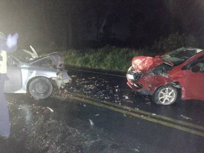 Caroneiro fica ferido em colisão frontal em Orleans; um motorista deixou o local